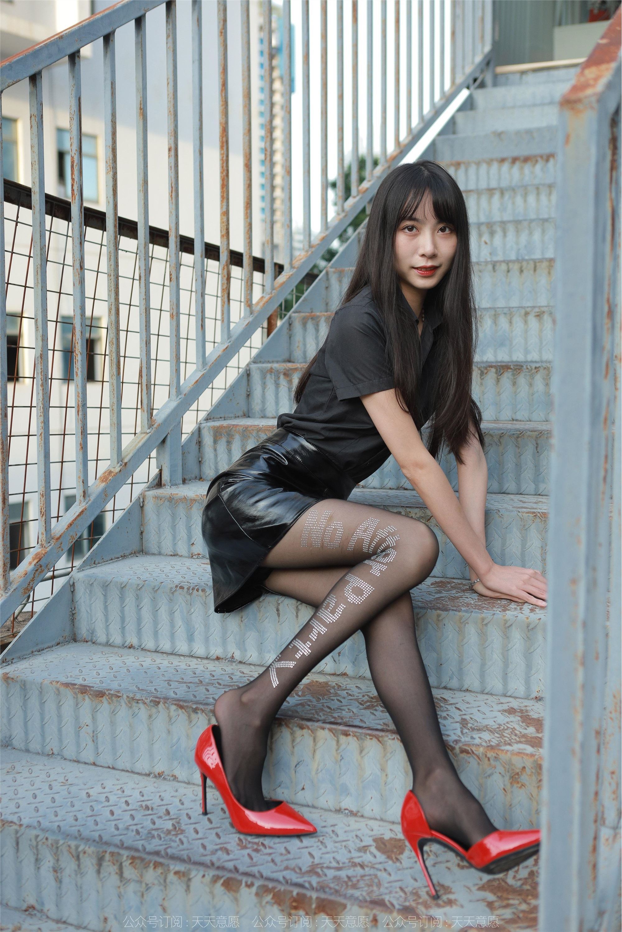 IESS异思趣向  2022.11.16 丝享家 1270 团团《长腿红高跟》